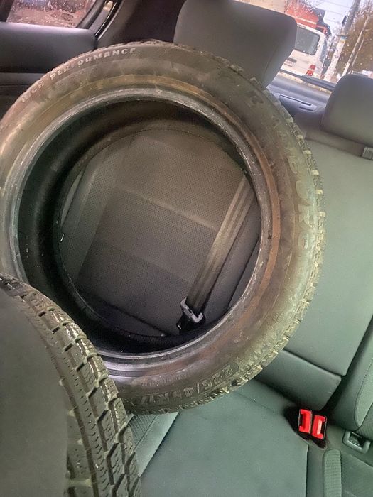 Vand 2 cauciucuri de iarna 225/45/r17