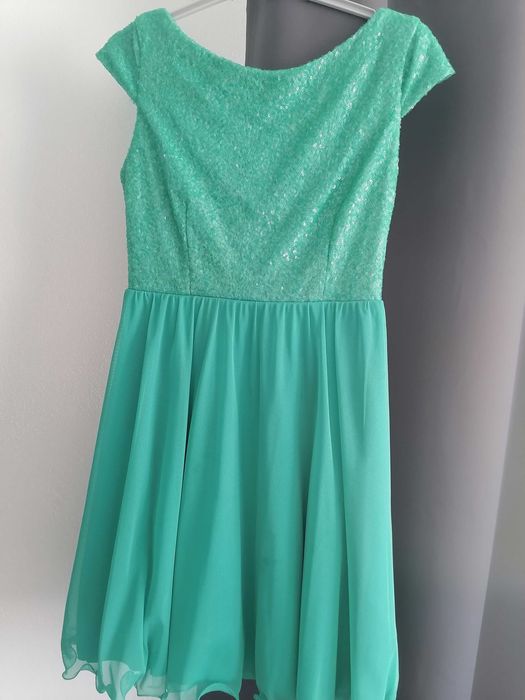 Rochie de eveniment cu paiete.