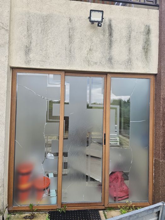 Usa aluminiu în stare de funcționare