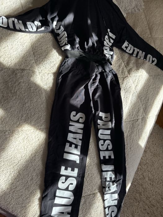 Екип на “Pause”