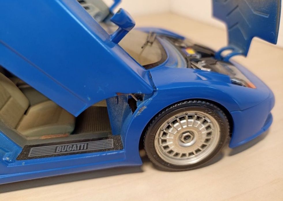 Bugatti 11QB
Scara 1/18
Bburago

Pozele reflectă realitatea. Se vinde