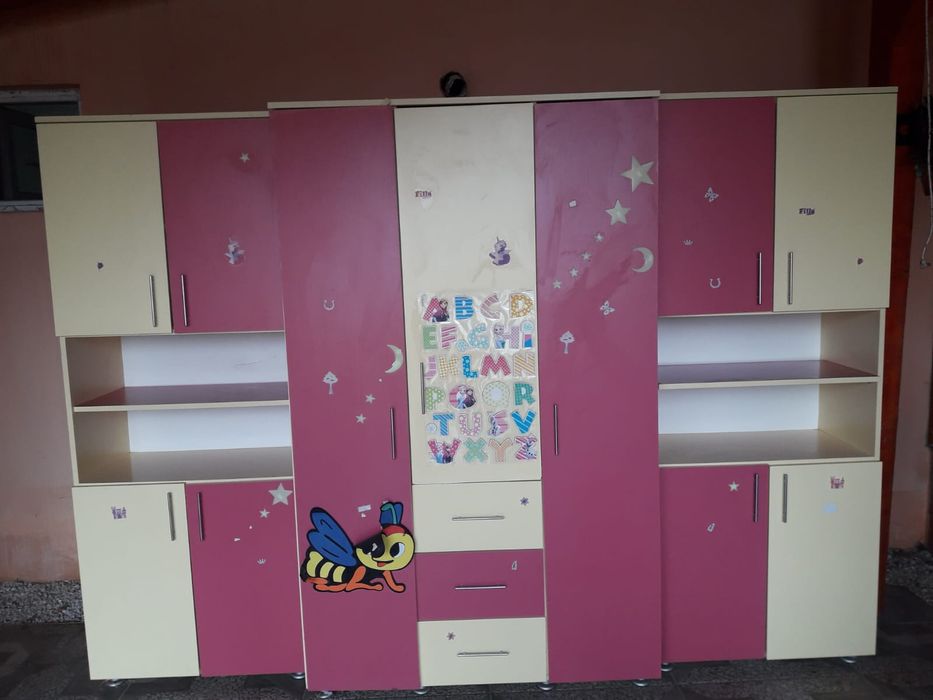 Vând dulap dormitor în stare buna