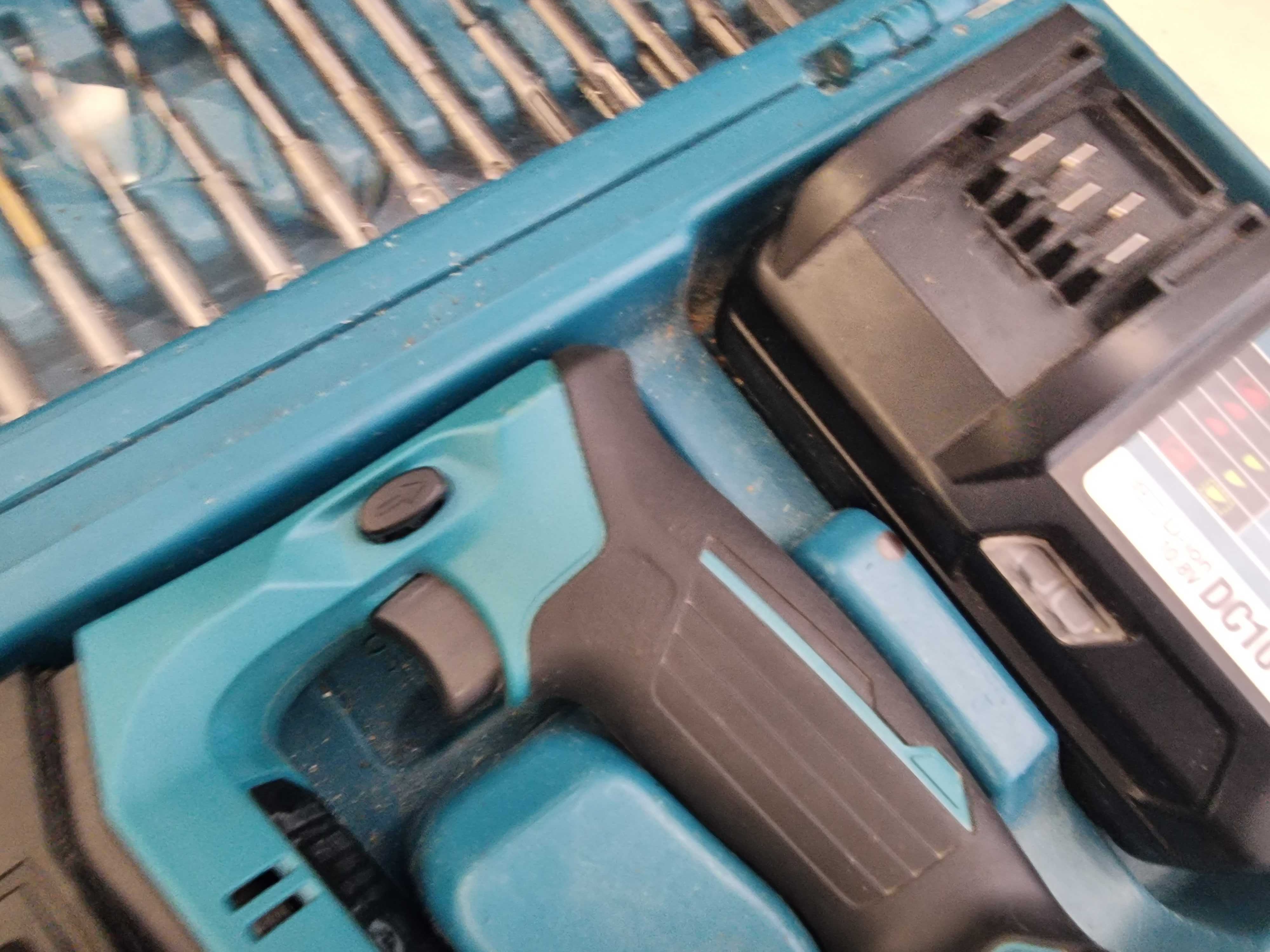 Акумулаторен перфоратор  MAKITA HR166D