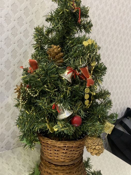 Продам настольную елку