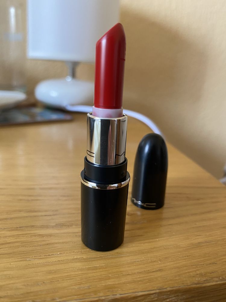 Червило MAC Ruby Woo