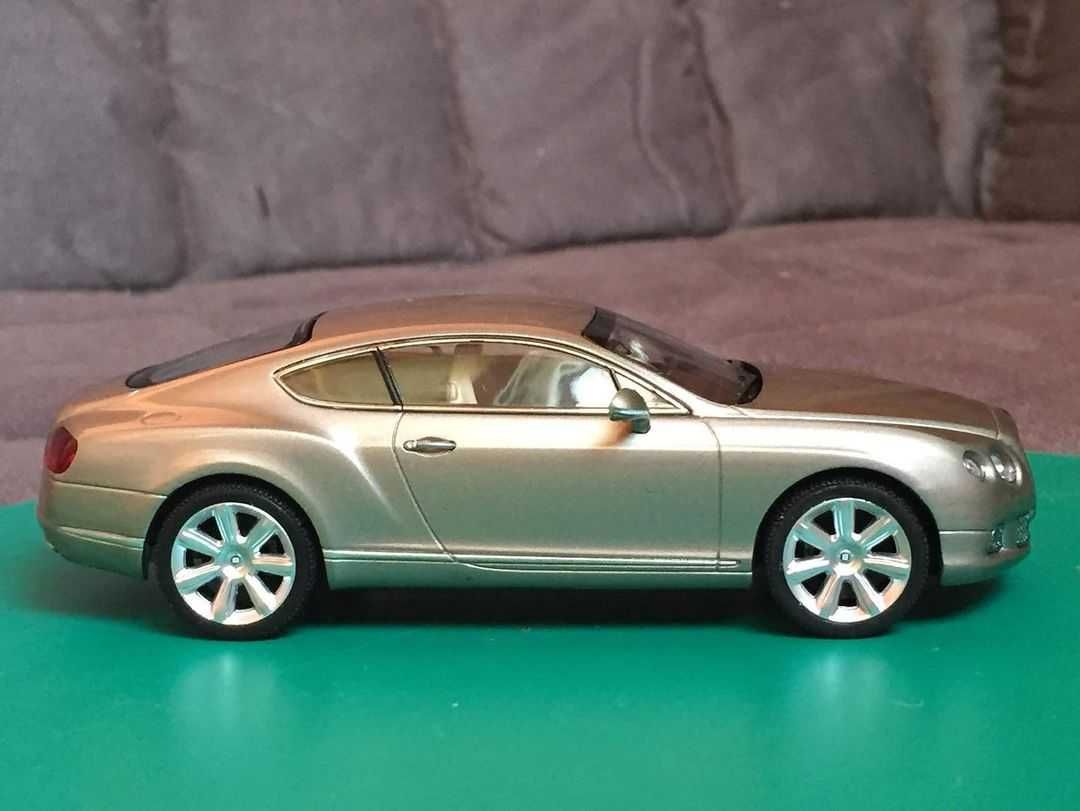 1/43 macheta Bentley Continental GT - minichamps metal