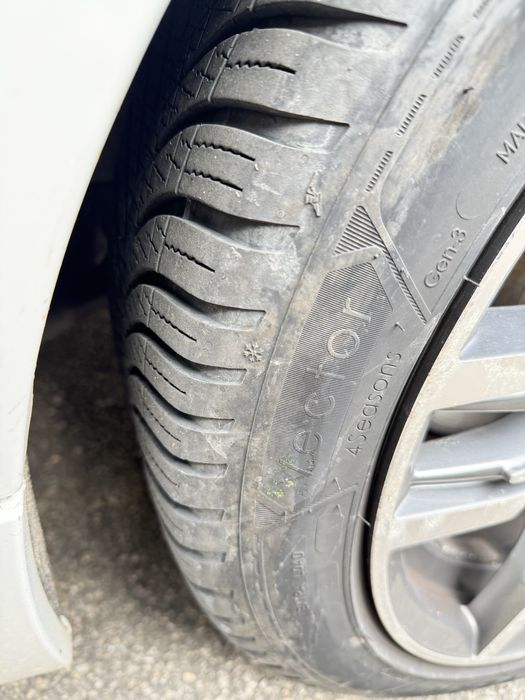 Set anvelope GoodYear Vector 4Seasons, Gen 3, 225/45/R17, puțin rulate