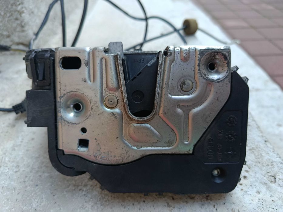 Лява предна брава за Мерцедес w203, c class