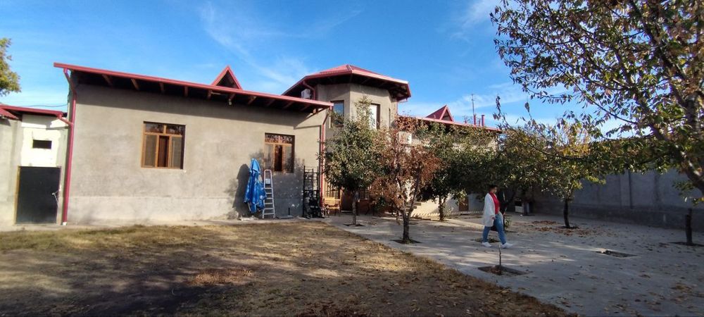 Продам участок пост уч кахрамон 4км.8сот 2дома делимый участок