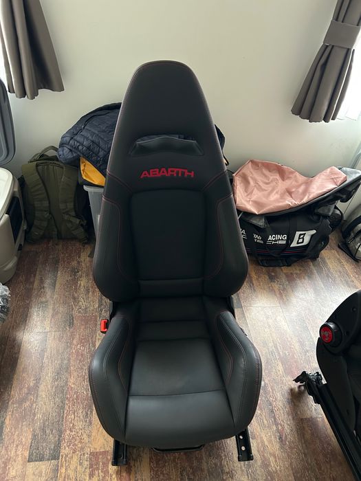 Карбонови седалки от ABARTH 595/695