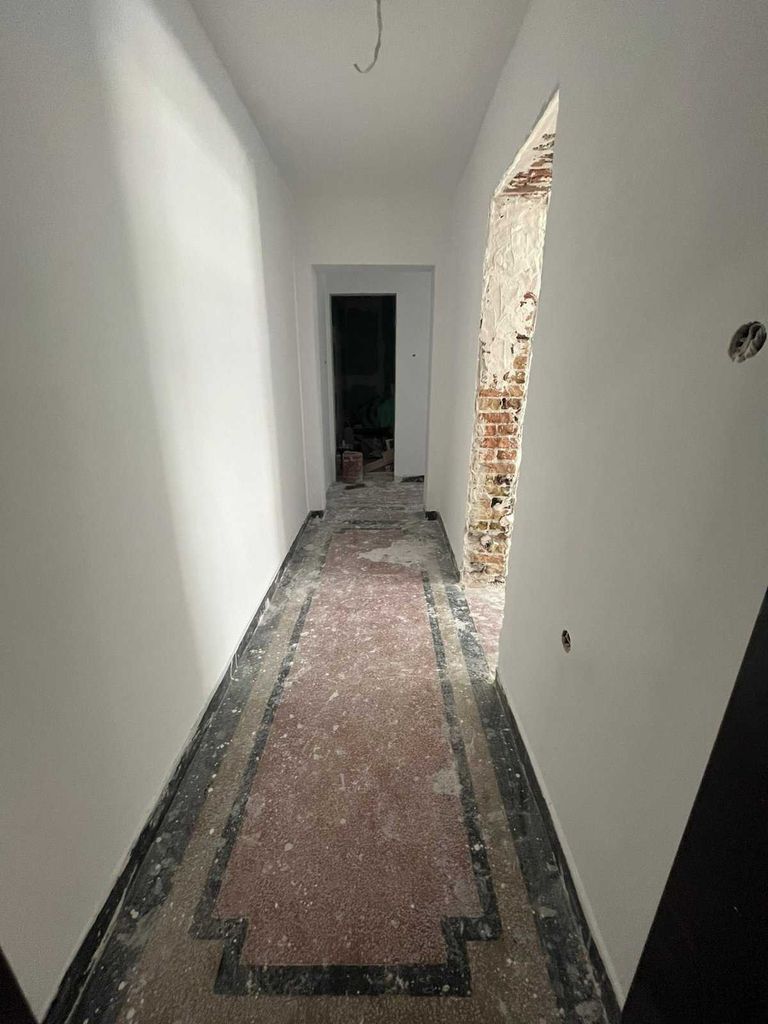 Продава се Двустаен апартамент в Добрич, Център - 60 кв.м за 1318 €/кв.м - Снимка #13