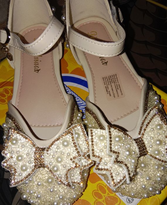 Продам детские туфли