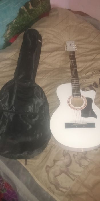 Гитара акустикалық