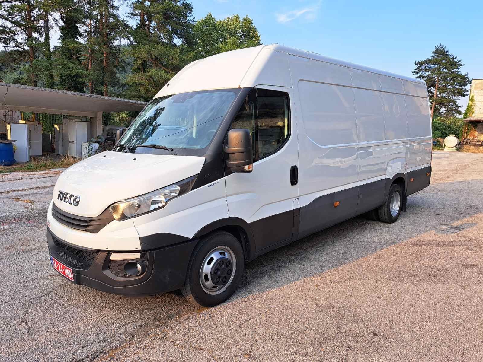 Продавам бус Iveco Daily 35-180 ХЛАДИЛЕН  2017г