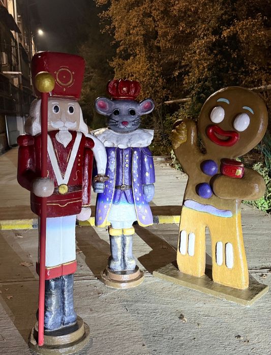 Новогодние большие фигуры ручной работы.