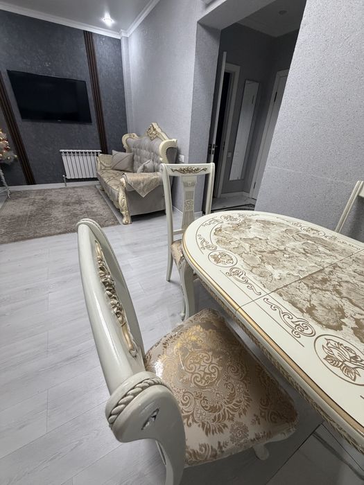 Продам диван +стол со стульями в идеальном состоянии