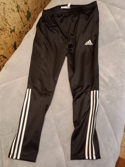 Мъжки анцуг Адидас.