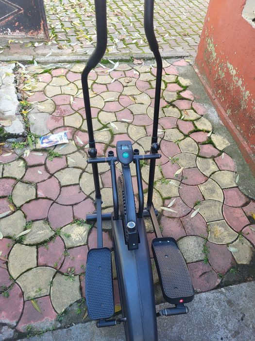 Vând bicicleta fitness
