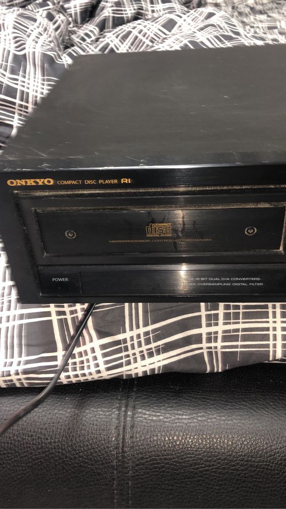 Compact Disk onkyo t4730 .
