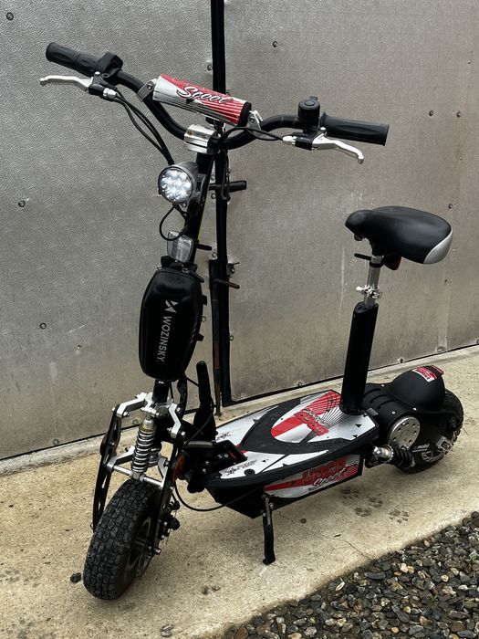 Trotineta electrica UBER Scoot  pe lanț