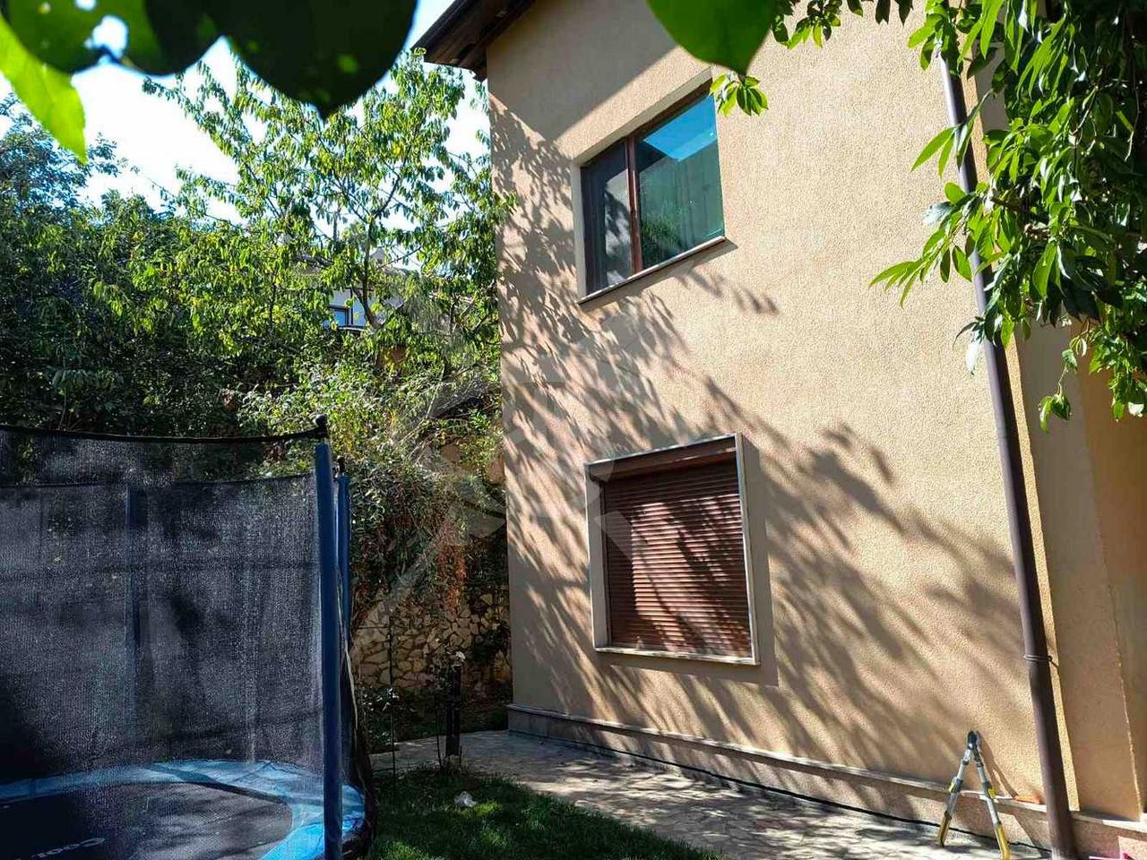 Продава се Къща в София, Горна баня - 442 кв.м за 1672 €/кв.м - Снимка #4