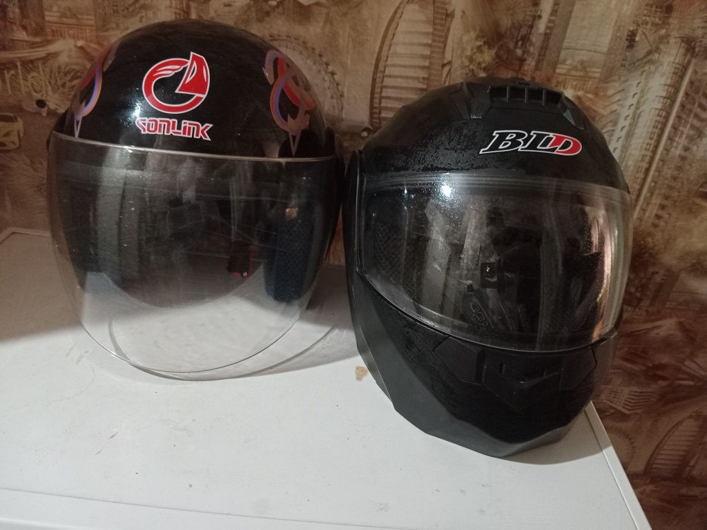 Продам 2 шлема в хорошем состояние.