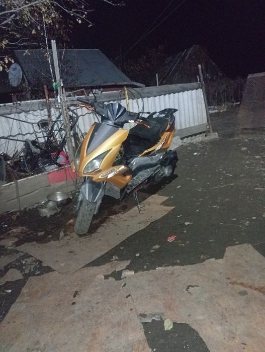 Продам скутер 150 кубов в хорошем состоянии