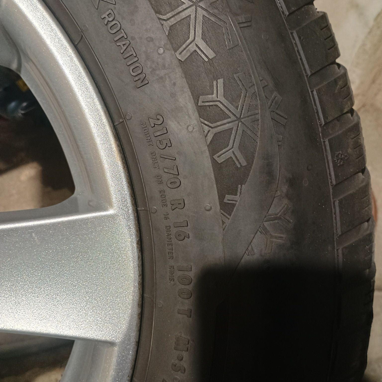 Продавам Гуми 215/70/16
