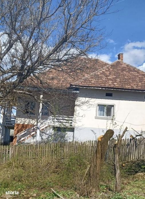 Casă și teren peste 10 mii mp la preț avantajos