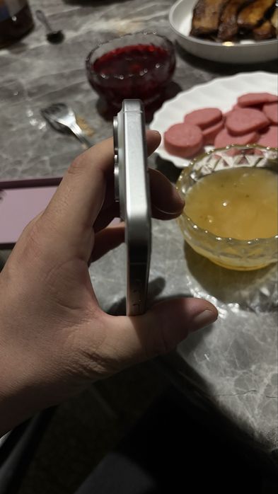 Продам Iphon15 pro max 256 состояние отличное состояние аккомулятора