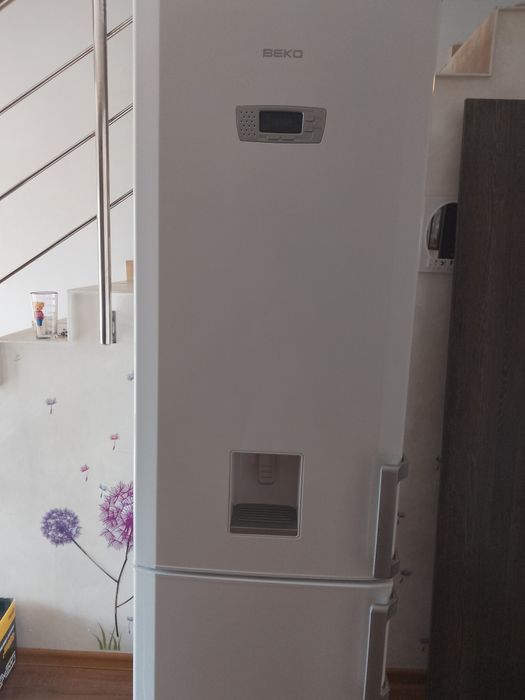 Vând frigider BEKO