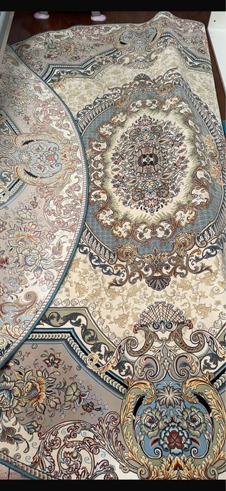 Круглый красивый ковер