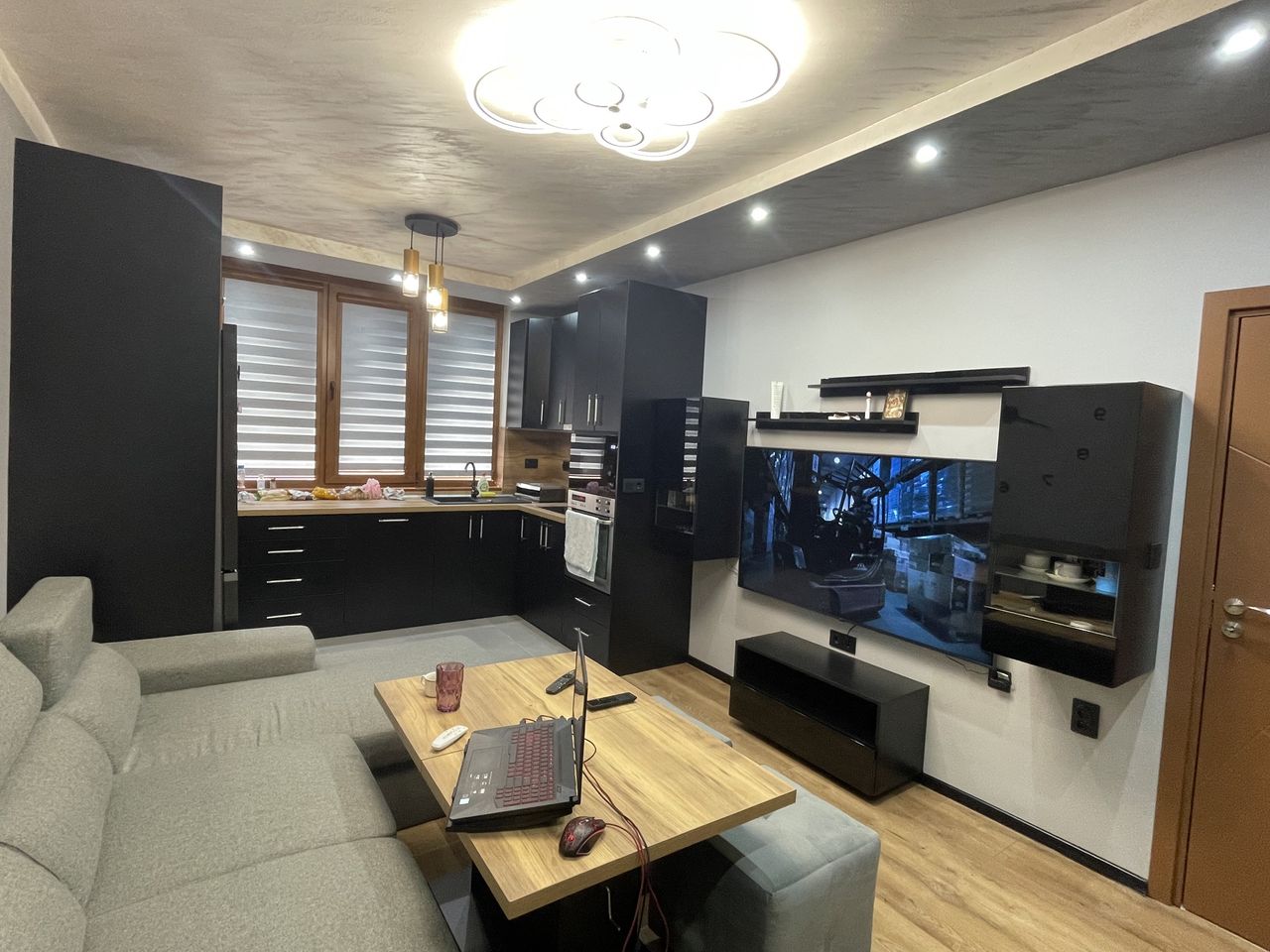 Продава се Тристаен апартамент в Айтос - 66 кв.м за 1546 €/кв.м - Снимка #3