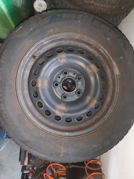 Vand 4 roti iarna și 3 cauciucuri vara 215/65/16 Nissan qashqai
