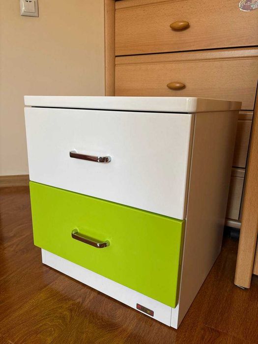 Тумбочка с двумя ящиками