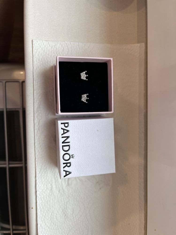 Обеци PANDORA във формата на Корони