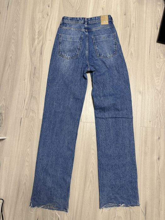 Blugi Zara.