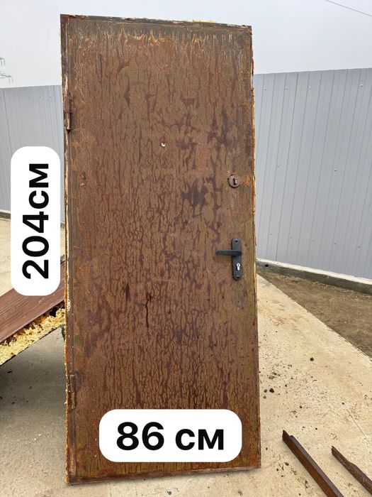 Сыртқы есік Двери наружные б/у 3 штуки