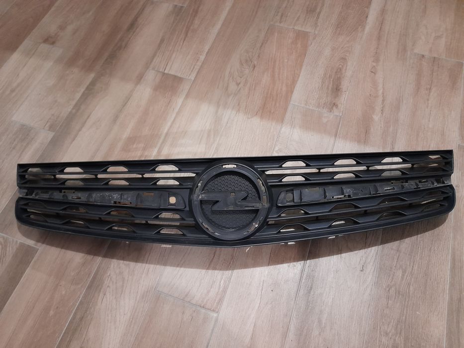 Решетка грил опел зафира д виваро  Opel zafira D Vivaro