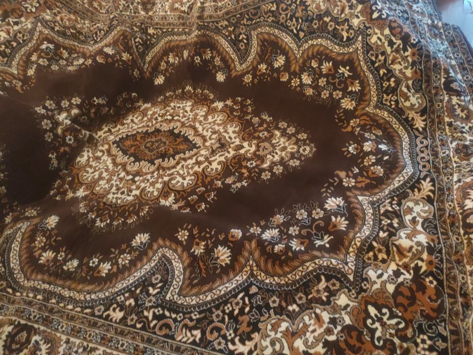 Коверь  3,5 ширина 3метр длина 5 метр новый коричневый цвет