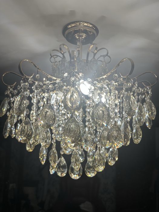 Продам люстру хрусталь