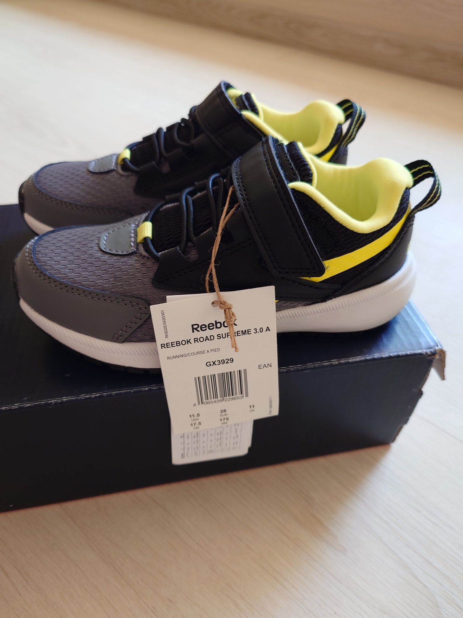 Нови Reebok маратонки за момче