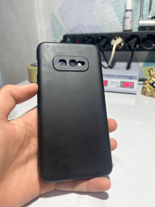 Продам Samsung s10e