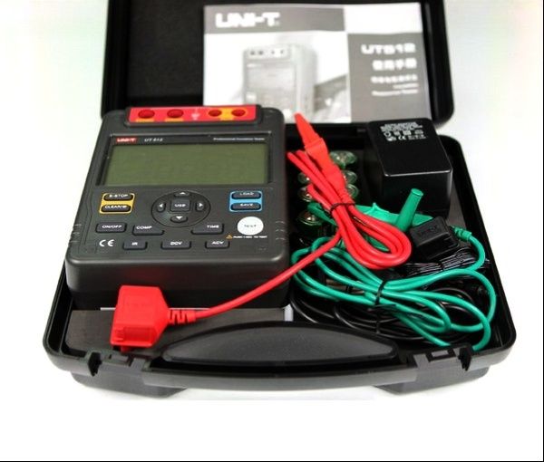 Мегомметр UT 512.  Напряжение 2500V