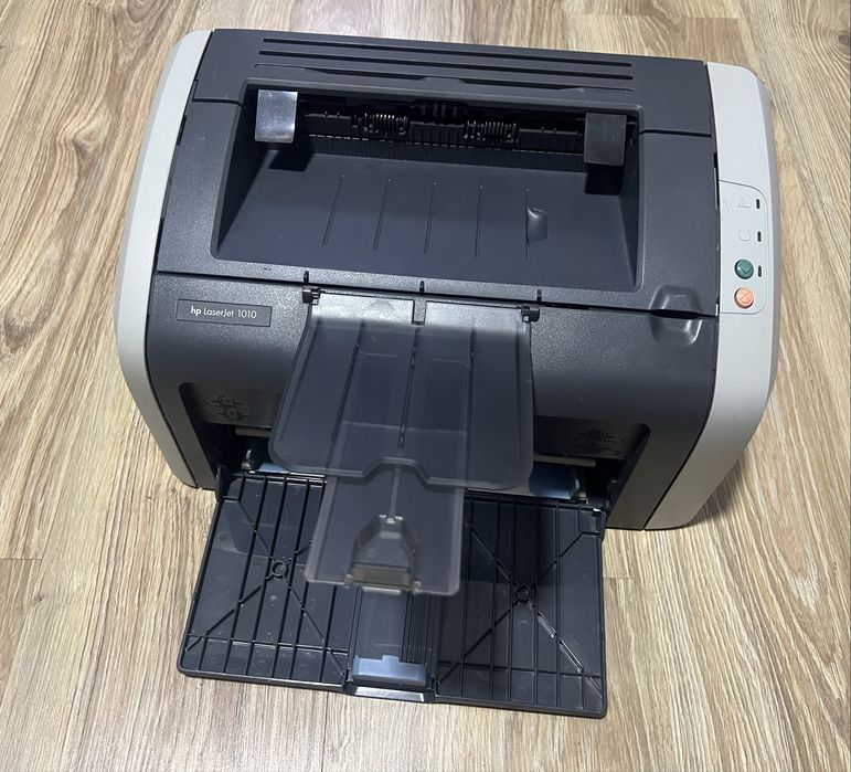 Принтер HP 1010 в отличном состоянии аналог canon 2900