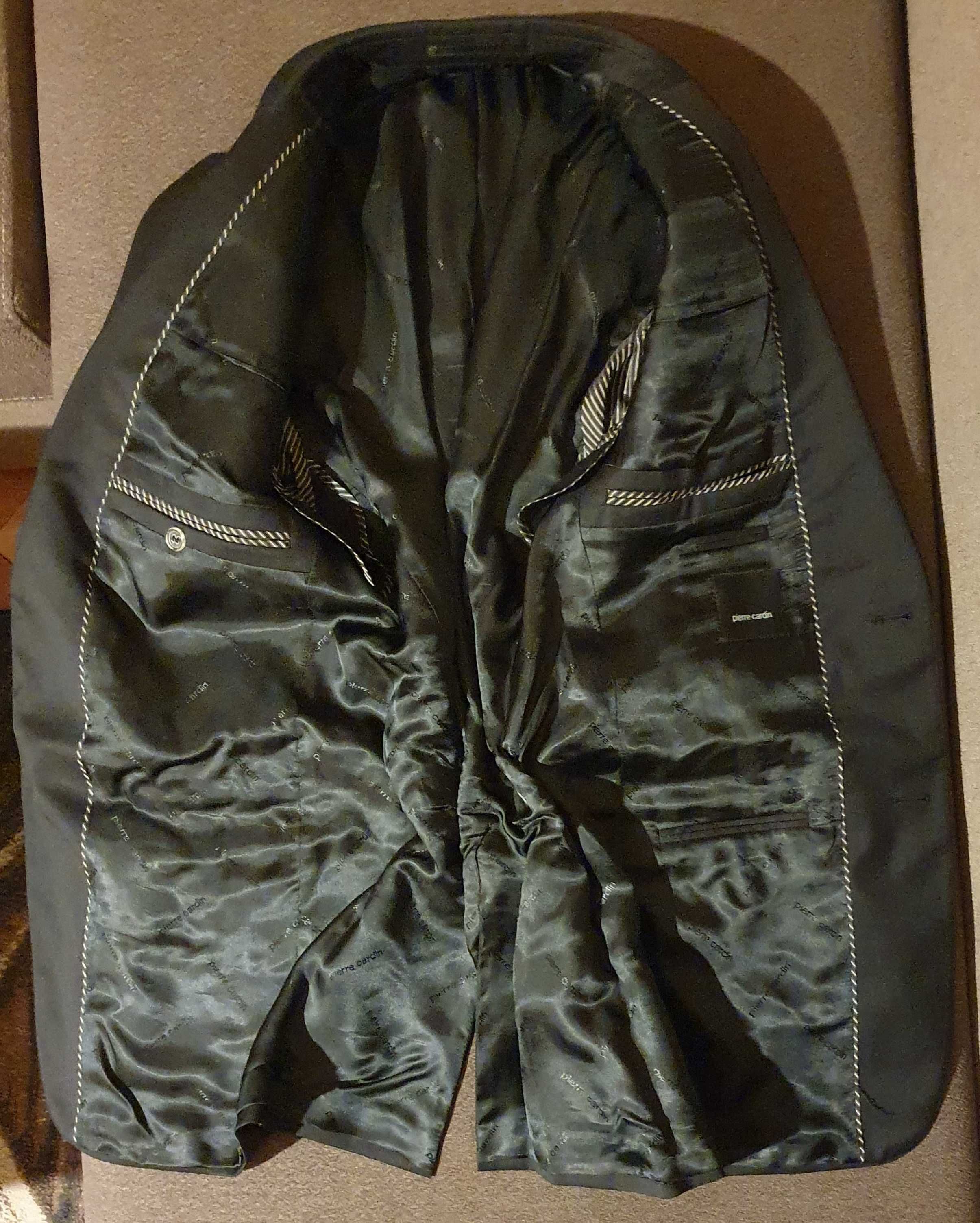 Костюм Pierre Cardin, в перфектно състояние (носен веднъж).