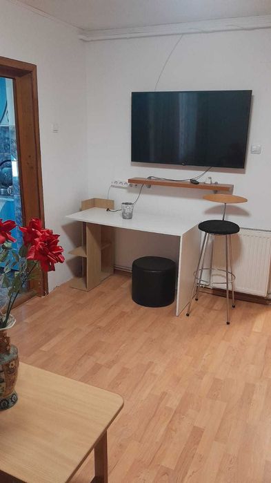 Se închiriază apartament 200e