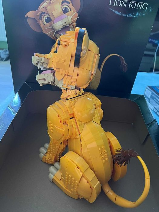 LEGO [43247] - Adolescentul Simba, Regele Leu