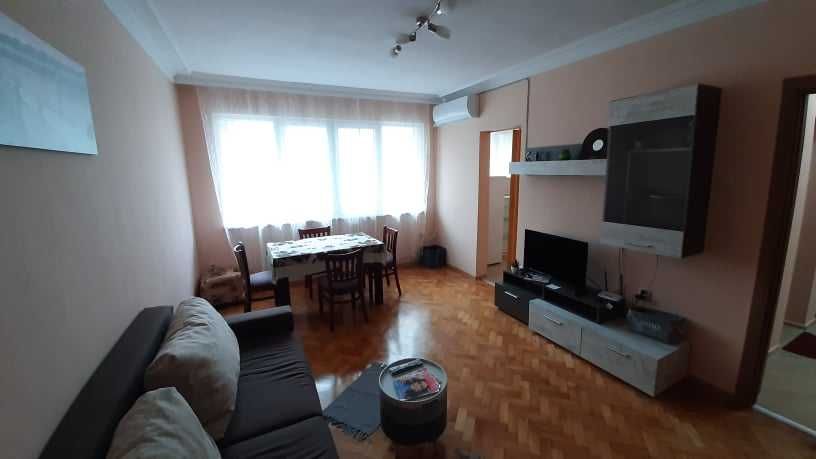 Дава се под наем Тристаен апартамент в Бургас, Център - 85 кв.м за 510 € - Снимка #2
