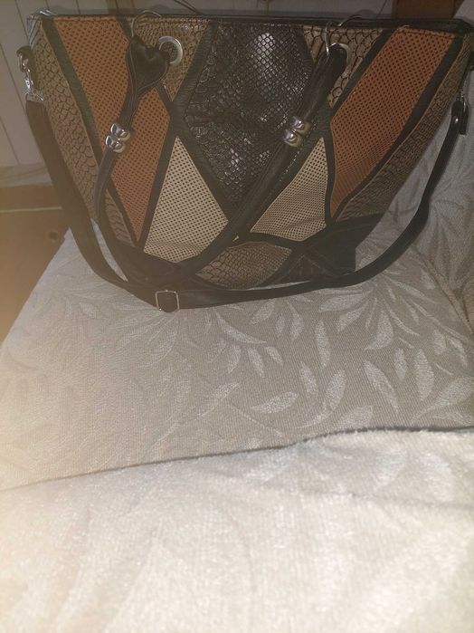 Дамска чанта -Производство в България